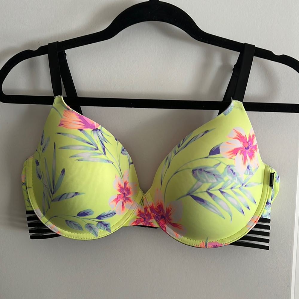 Victoria’s Secret’s PINK Wear Everywhere Lightly Lined Bra